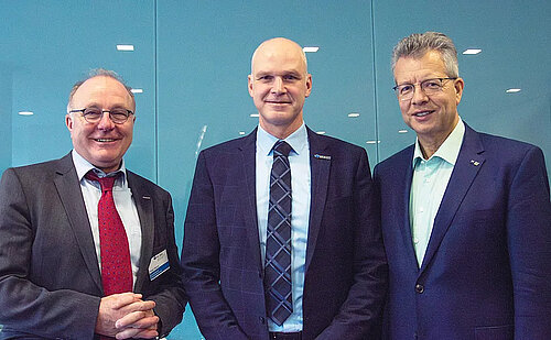 Edgar Glasner (Vorsitzender der Vertreterversammlung Versicherte), Michael Kirsch (Hauptgeschäftsführer der BG BAU) und Thomas Möller (Vorsitzender der Vertreterversammlung Arbeitgeber)